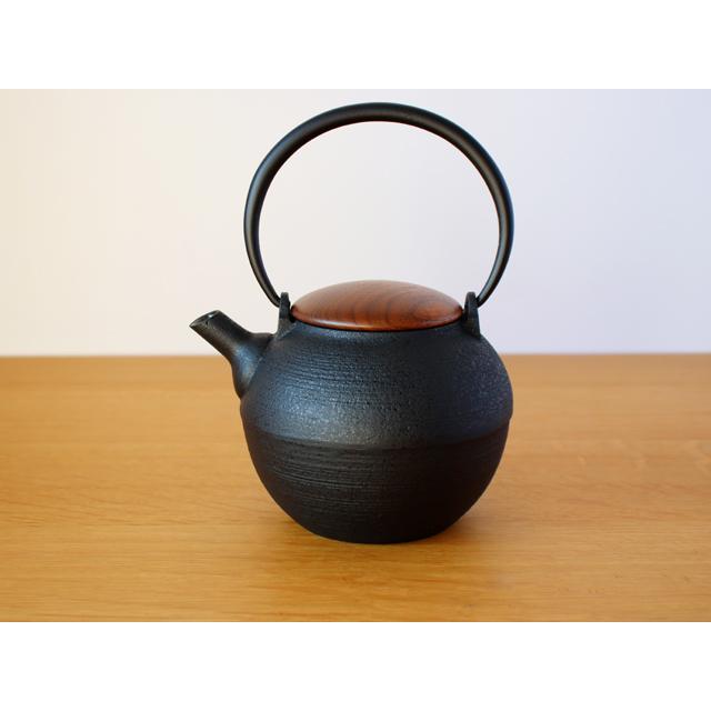 鉄瓶（鉄鋳物） 増田尚紀デザイン 鋳心ノ工房製 茶こし・ウォーマー付き