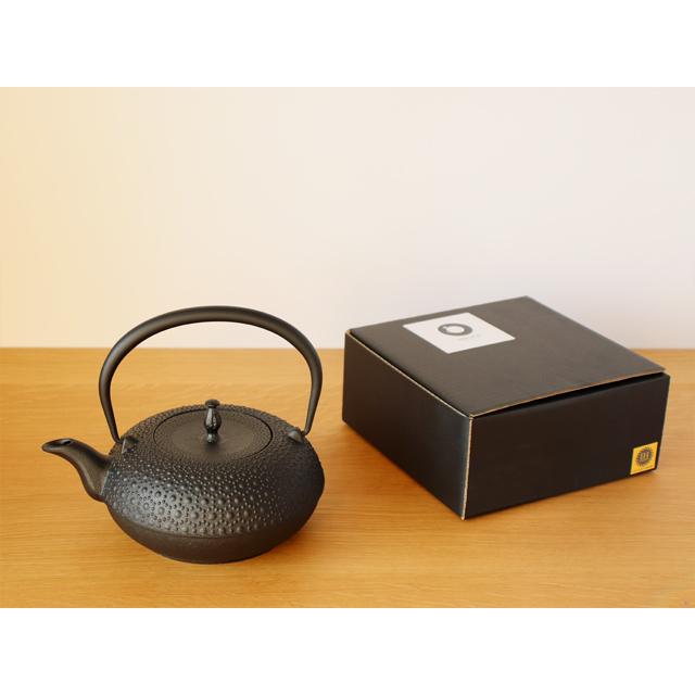 新品未使用箱汚れ　OIGEN 鉄瓶　1.0 東雲亀甲 鉄瓶 東雲亀甲 1L | 南部鉄器の老舗 及源鋳造 OIGEN 公式