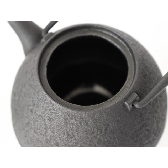 新品 鋳鐵作家・岩清水久生 空間鋳造 鉄急須 Egg 小 茶色 南部鉄瓶 selectpenguin_kt02-803