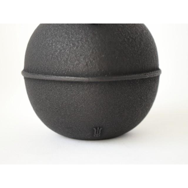 南部『及源造』岩肌 蟹盛上紋 鉄花瓶 高さ15cm 南部鉄器の老舗 及源鋳造 OIGEN 公式オンラインショップ | 愉し