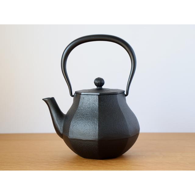 販売終了しました】鉄瓶 みやび 1.0L 南部宝生堂 及富 OITOMI 販売終了しました】鉄瓶 みやび 1.0L 南部宝生堂 及富 OITOMI