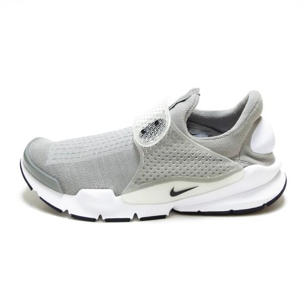 sock dart black white