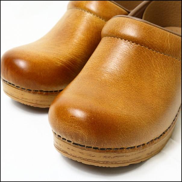 dansko professional honey distressed