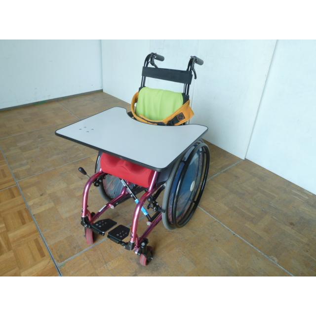 【中古】FORCE 自走 こども用 車いす 折りたたみ 背折れ 車椅子 車イス 介助 介護 自走式 ベルト付 背面ブレーキ 車輪ロック 子供 中古】FORCE 自走 こども用 車いす 折りたたみ 背折れ 車椅子 車イス