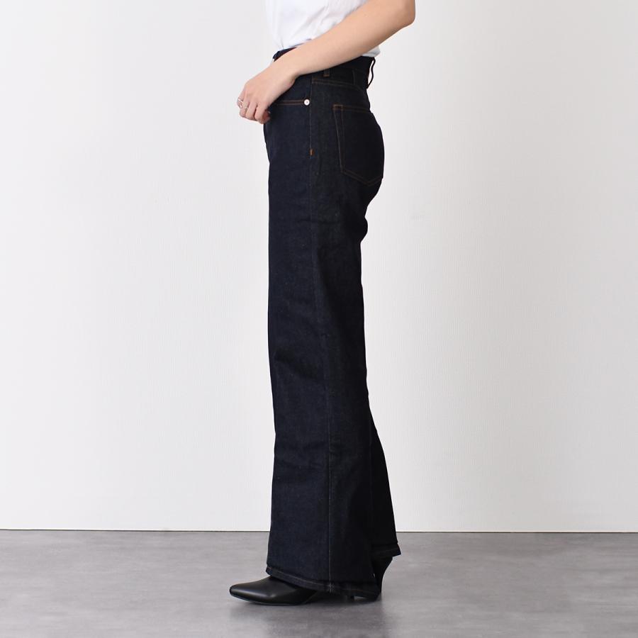 ami デニム 25サイズ　FLARE FIT AMI PARIS AMI Paris ブルーコットンフレアフィットジーンズ () IFCHIC.COM