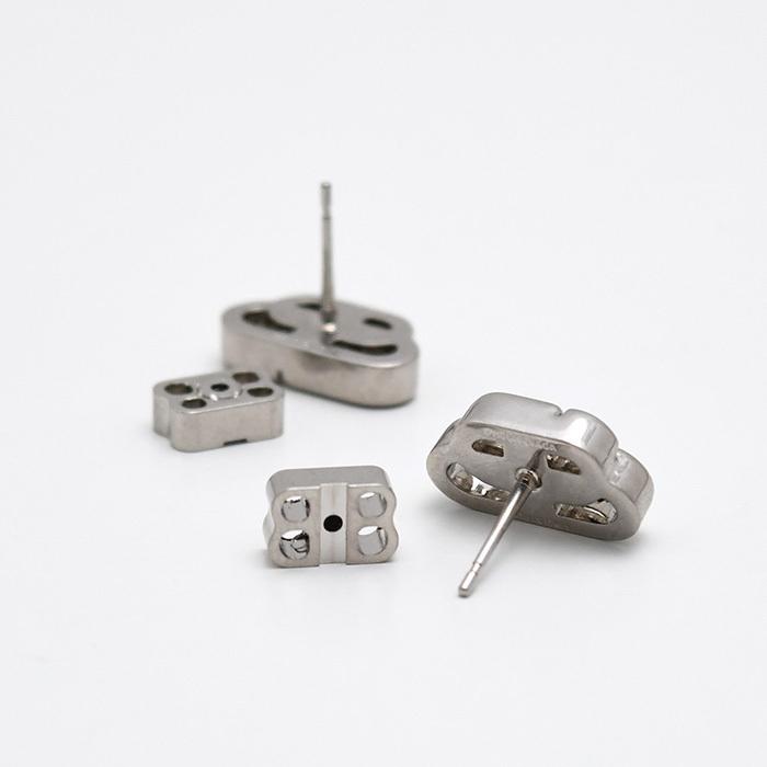 BALENCIAGA（バレンシアガ） ピアス アクセサリー BB XS STUD 594709