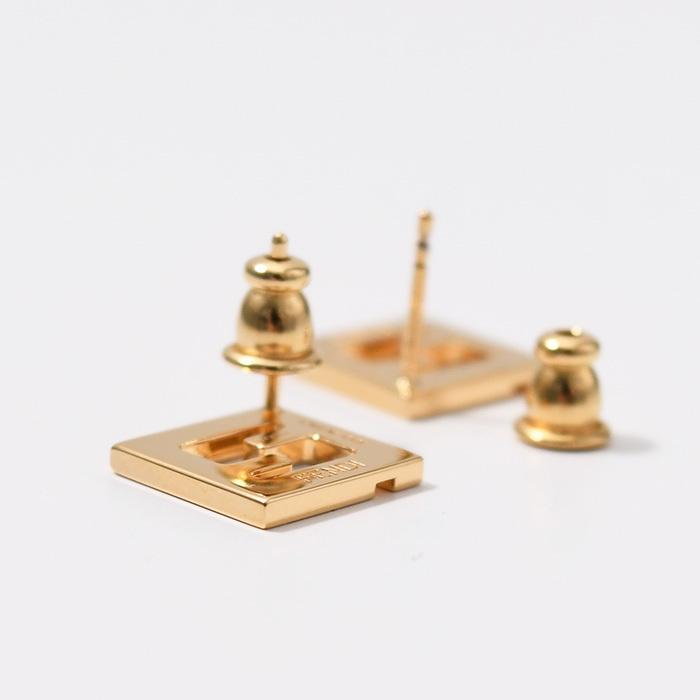 【⠀mnmoot⠀】FENDI ゴールド ロゴ パール 片耳のみ ⠀mnmoot⠀】FENDI ゴールド ロゴ パール 片耳のみ 31Yj57a4njL