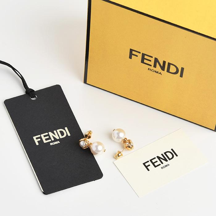 FENDI ゴールド パール ピアス　新品　ギフトボックス　保証書付 FENDI ゴールド パール ピアス 新品 ギフトボックス 保証書付