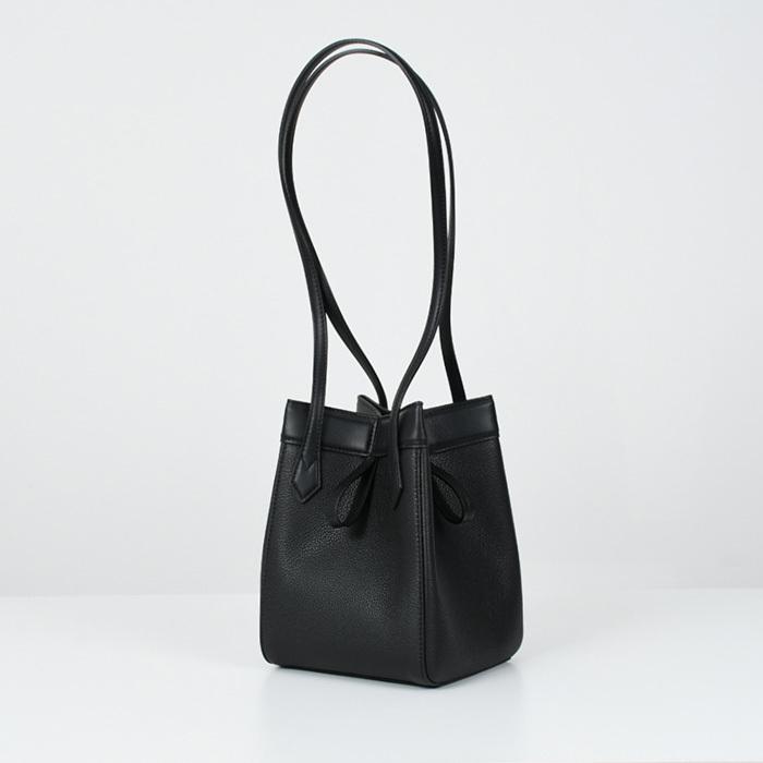 FENDI ミニトートバッグ 黒 FENDI（トートバッグ）のフリマアイテム一覧
