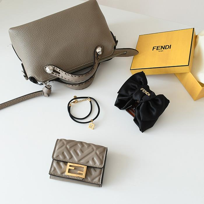 FENDI（フェンディ） 【開運5％OFFクーポン】FENDI 三つ折り財布 財布