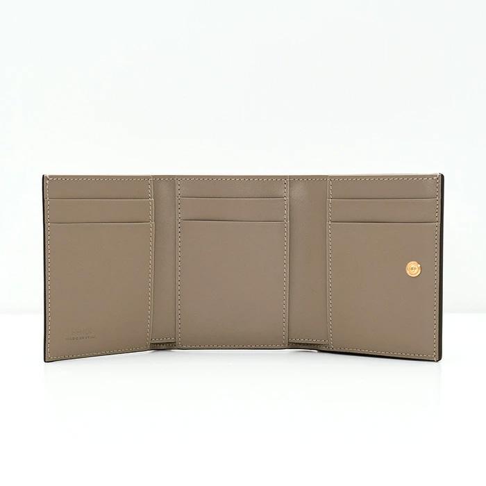FENDI（フェンディ） 三つ折り財布 ウォレット 財布 FFダイヤモンド