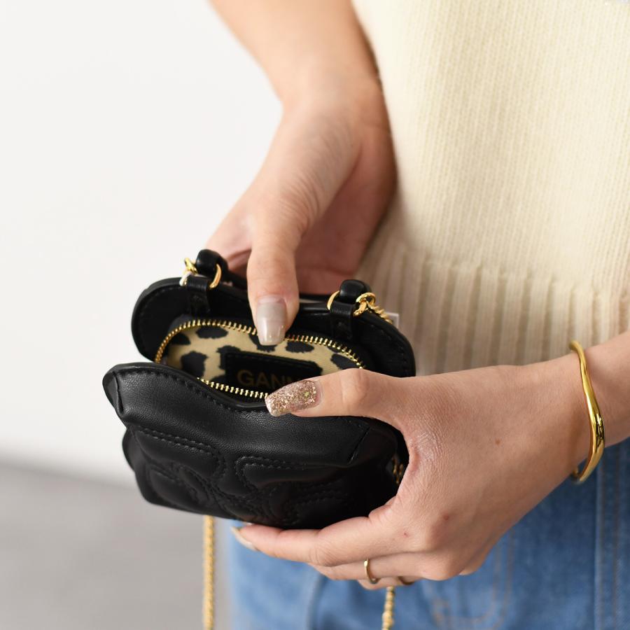 週末セール！新品【GANNI】ブラック BUTTERFLY TOP HANDLE Black Black Butterfly Top Handle Bag | GANNI SE