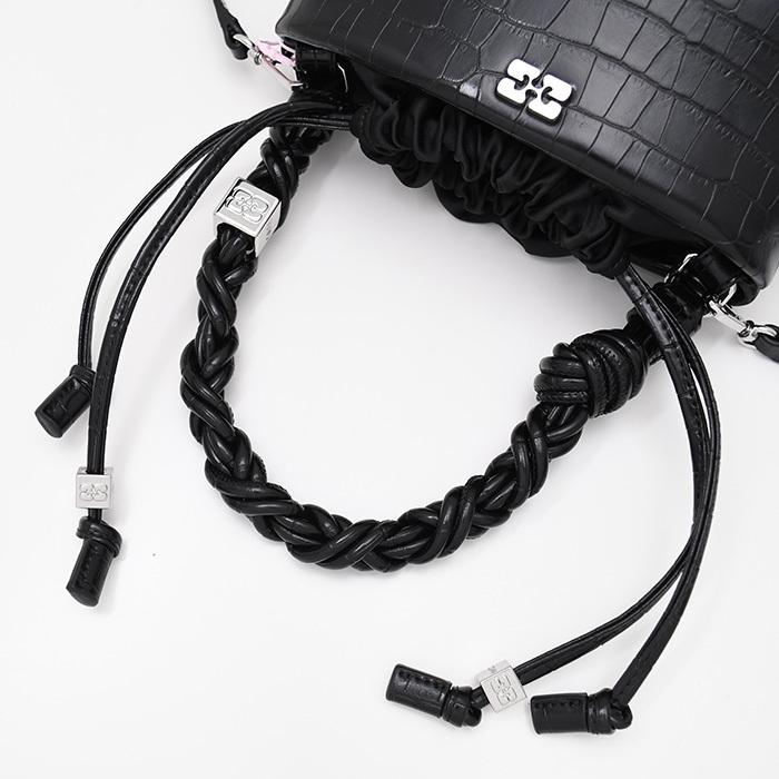 GANNI ガニー ショルダーバッグ 2WAY ハンドバッグ A6965 レディース ブラック リサイクルレザー 鞄 カバン 巾着 バタフライロゴ 編み込み ハンドル ギフトの画像