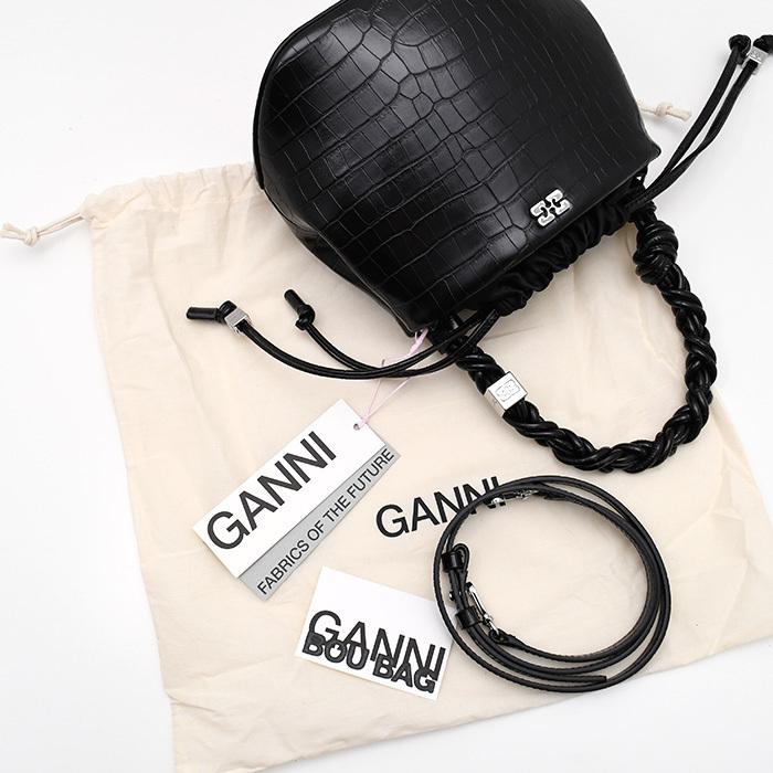 GANNI ガニー ショルダーバッグ 2WAY ハンドバッグ A6965 レディース ブラック リサイクルレザー 鞄 カバン 巾着 バタフライロゴ 編み込み ハンドル ギフトの画像