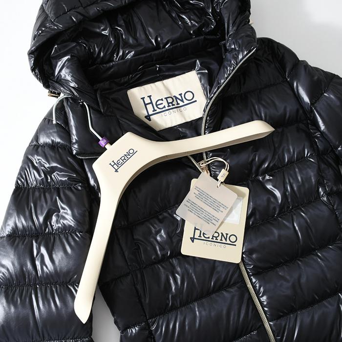 HERNOのブラック　ショートダウンコート HERNO ヘルノ ダウン アウター ショートダウン ダウンジャケット
