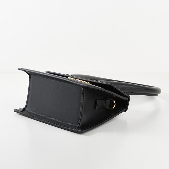 黒バッグ革靴財布パンツ銀ピアスにJACQUEMUSジャックムスTシャツ JACQUEMUS ジャックムス バッグ ショルダーバッグ LE CHIQUITO