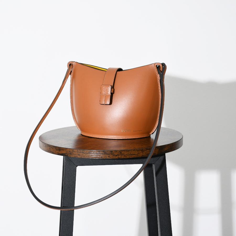 LOEWE ロエベ モールド バケットバッグ A546Z49X01 ショルダーバッグ LOEWE ロエベ モールド バケットバッグ A546Z49X01 ショルダーバッグ