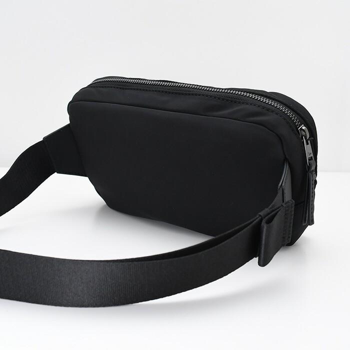 MAISON KITSUNE メゾン キツネ ポシェット バッグ ナイロン バムバッグ QU05113 WB0043 メンズ ユニセックス ブラック ナイロン クロスボディ ベルトバッグ 爆買の画像