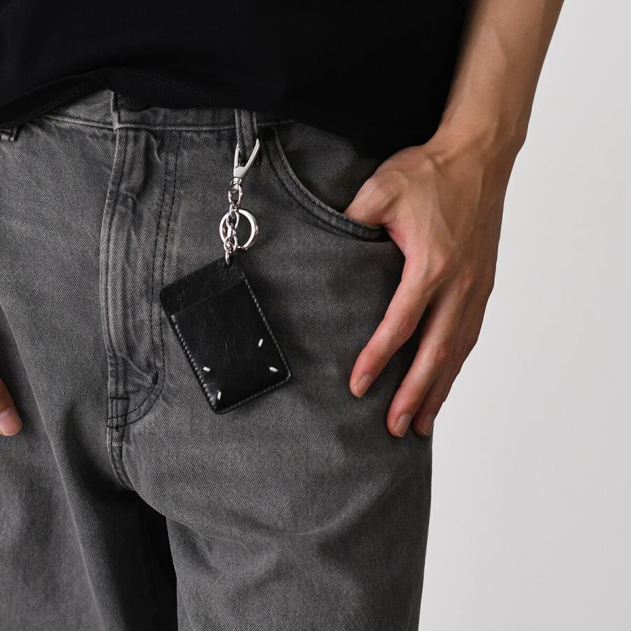MAISON MARGIELA メゾン マルジェラ キーホルダー 4ステッチ キーチェーン SA1VL0053 P8831 メンズ ユニセックス ブラック 牛革 シワ加工の画像