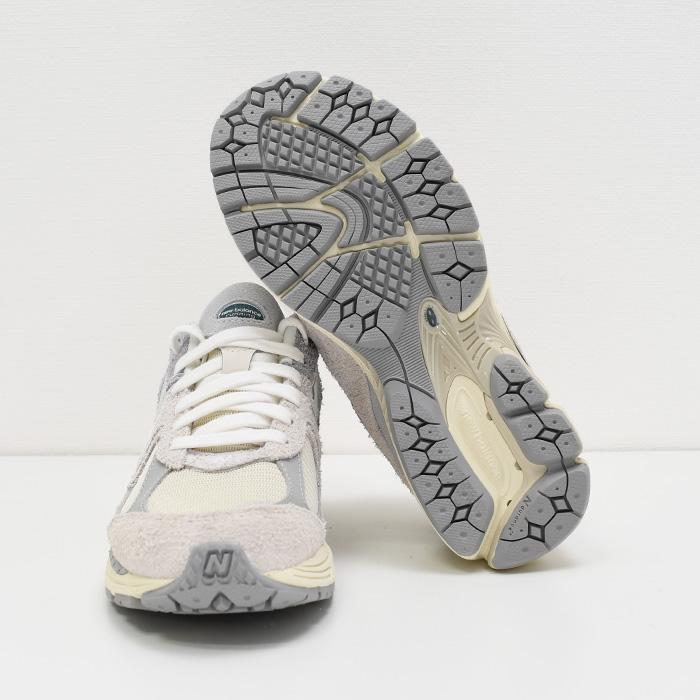 New Balance（ニューバランス） スニーカー M2002R レディース オフ