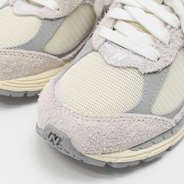 New Balance（ニューバランス） スニーカー 靴 M2002R レディース オフ