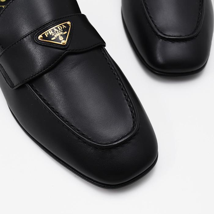 PRADA（プラダ） シューズ トライアングルロゴ レザーローファー