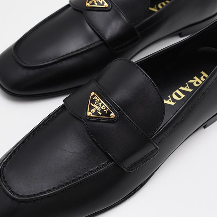 PRADA（プラダ） シューズ トライアングルロゴ レザーローファー