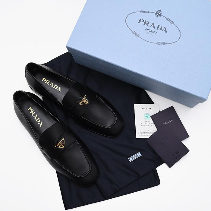 美品 プラダ ローファー 三角ロゴ 8.5サイズ 黒 トライアングル レザー PRADA（プラダ） シューズ トライアングルロゴ レザーローファー