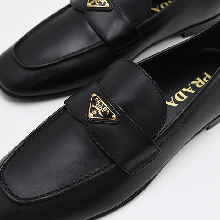 PRADA（プラダ） シューズ トライアングルロゴ レザーローファー