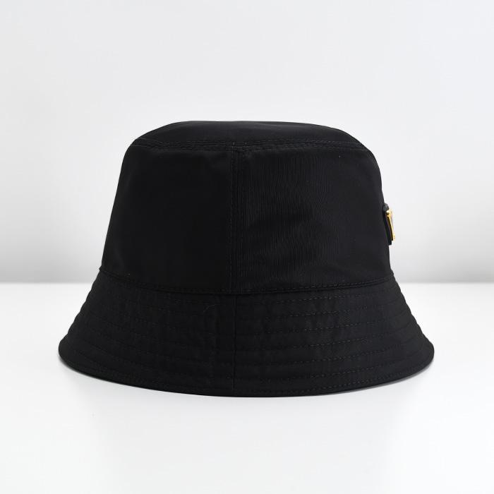 PRADA プラダ　Re-Nylon バケットハット ブラック　未使用！ PRADA プラダ バケットハット 帽子 ロゴ RE-NYLON 2HC137