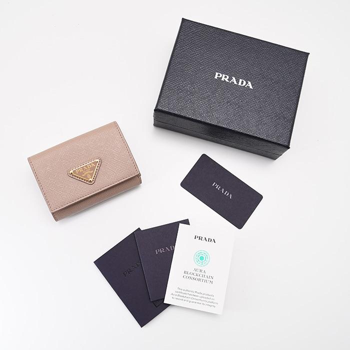 プラダ　二つ折り財布　トライアングル　サフィアーノレザー　ピンクベージュ PRADA プラダ 財布 サフィアーノトライアングル 1MH042 QHH