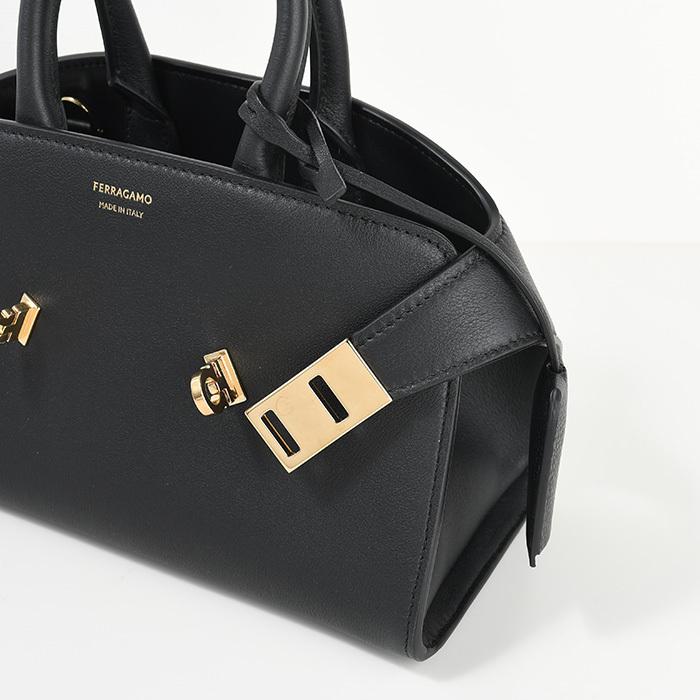 FERRAGAMO フェラガモ バッグ ショルダーバッグ Hug FERRAGAMO フェラガモ バッグ ショルダーバッグ Hug