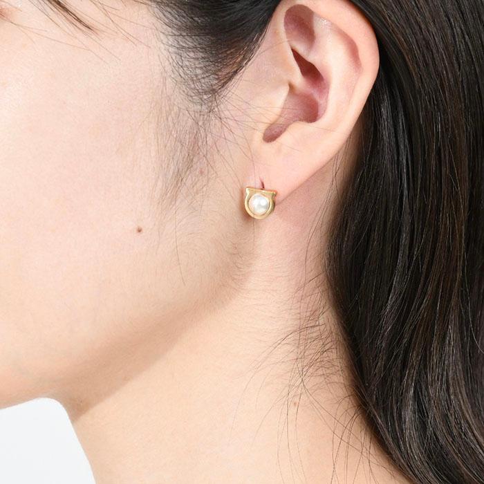 美品 フェラガモ ガンチーニ ゴールド ピアス シンプル Ferragamo FERRAGAMO フェラガモ アクセサリー ピアス ガンチーニピアス