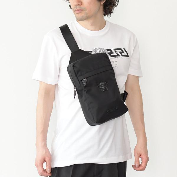 k*i様 美品✨　ヴェルサーチ　レザーボディバッグ　ショルダーバッグ　ブラック VERSACE（ヴェルサーチェ） ヴェルサーチ バッグ ボディバッグ
