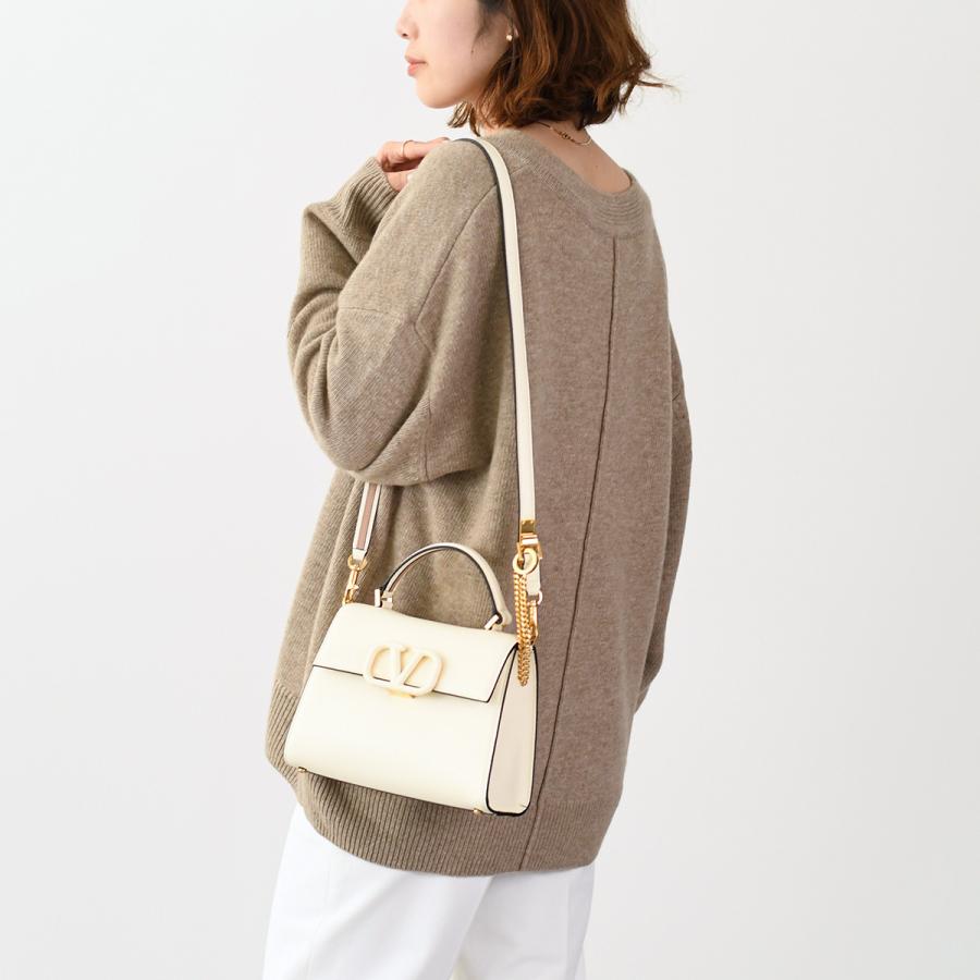 VALENTINO ヴァレンティノ VスリングカーフスキンスモールBAG VALENTINO ヴァレンティノ VスリングカーフスキンスモールBAG