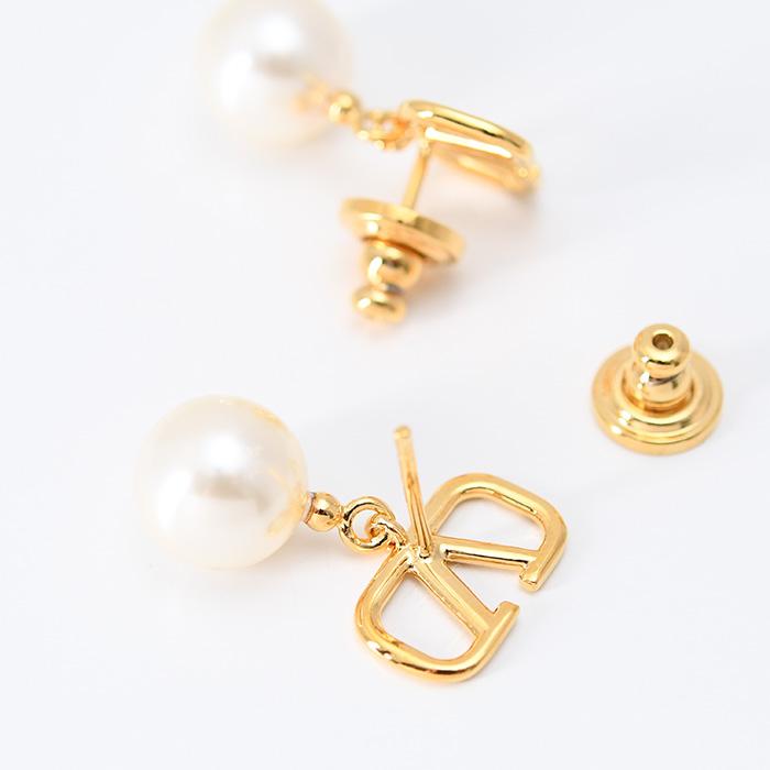 VALENTINO（ヴァレンティノ） ピアス アクセサリー Vロゴ シグネチャー