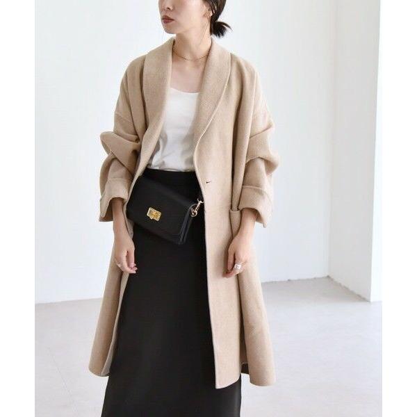 男女の図柄の卵型装飾品