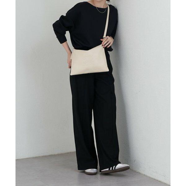 russet / ラシット エンボスモノグラムショルダーバッグの画像