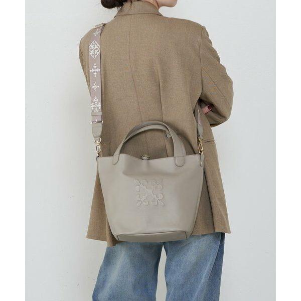 russet / ラシット エンボスモノグラム2WAYタウントートバッグの画像