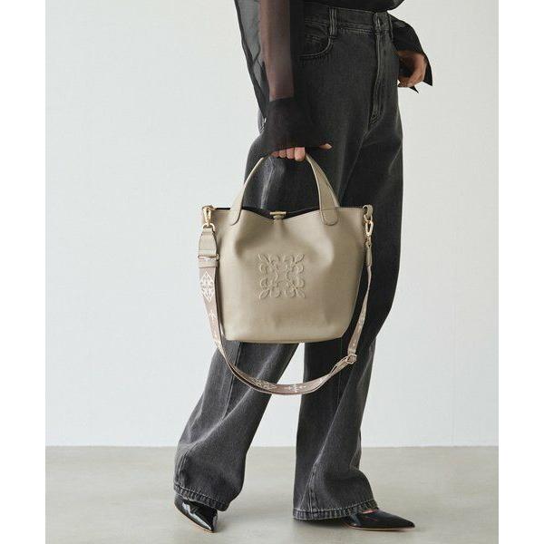 russet / ラシット エンボスモノグラム2WAYタウントートバッグの画像
