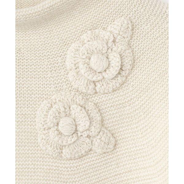 INGEBORG（インゲボルグ） ○フラワーモチーフ付きボトルネックニット