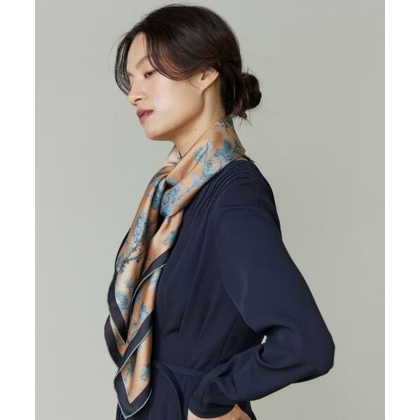 INED / イネド Classical Dahlia Scarfスカーフ《Tapis Noir》_3