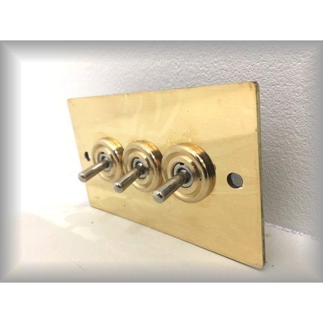 最安値挑戦中★真鍮 3口トグルスイッチカバー◎プレート レトロオシャレな壁スイッチ♪ アンティークシャビ | 