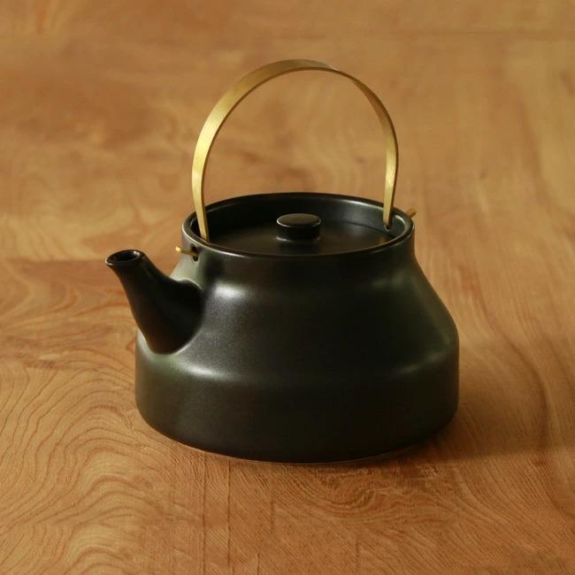 かもしか道具店 陶のやかん こぶり 白 黒 1L 耐熱陶器 日本製 萬古焼 遠赤外線効果 湯沸かし ヤカン 台所 キッチン キッチン用品 和モダンの画像