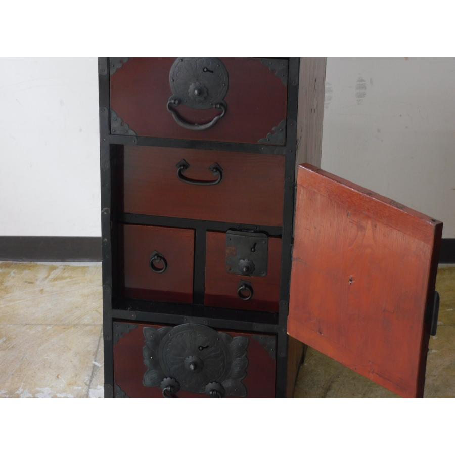 大正期 栗製 仙台地方 菊に唐草図 隙間箪笥 鍵付き HK-a-04917 / 無垢