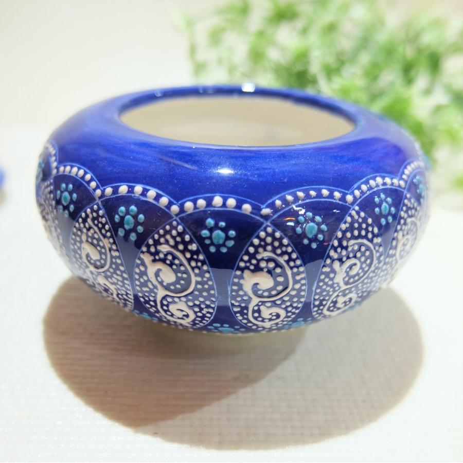 陶器製楕円形菓子入れ 白と青の花柄 陶器製楕円形菓子入れ 白と青の花柄 トルコ陶器 置き物 菓子器