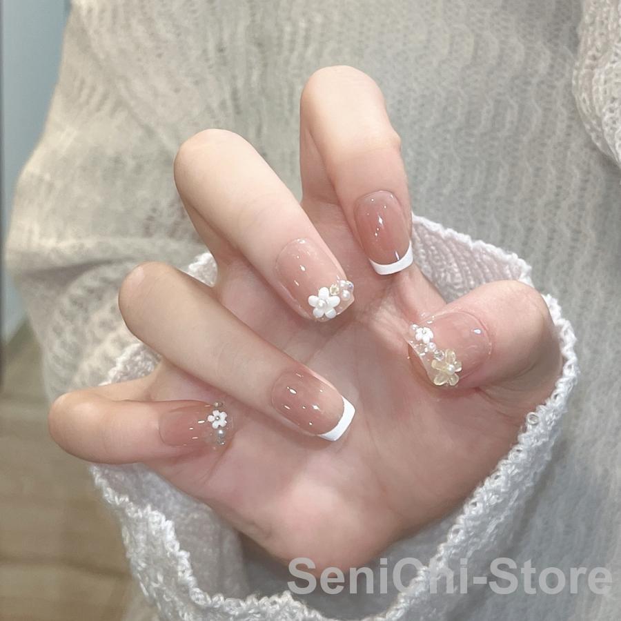 30枚入り】ショートフレンチスタイルのフレッシュな花びらデザインの