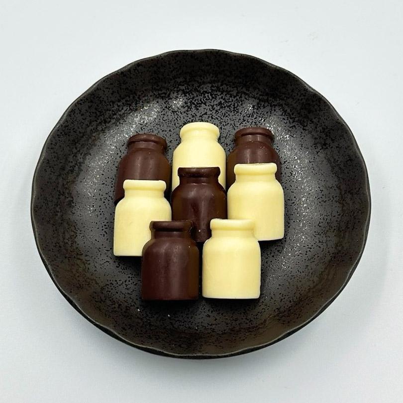 KCC 北海道ブラック&ホワイトチョコ 各20個入 2個セット 送料 KCC 北海道ブラック&ホワイトチョコ 各20個入 2個セット 送料