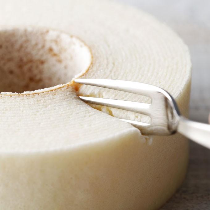 白いバウム Tsumigi つむぎ 白い恋人 ついに再販開始 バームクーヘン 石屋製菓 北海道 ホワイトチョコレート お土産