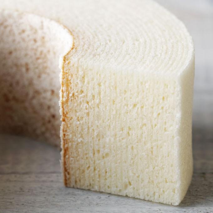 白いバウム Tsumigi つむぎ 白い恋人 ついに再販開始 バームクーヘン 石屋製菓 北海道 ホワイトチョコレート お土産